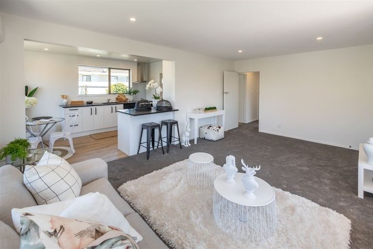 Photo of property in 1/450a Harewood Road, Harewood, Christchurch, 8051