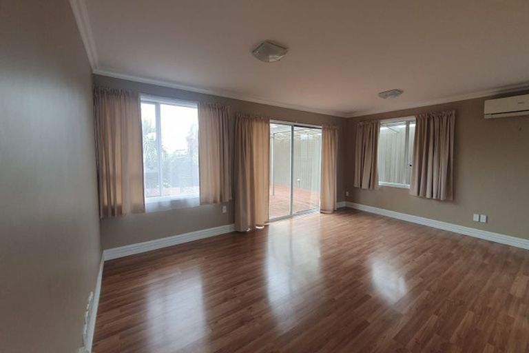 Photo of property in 27 Pahi Place, West Harbour, Auckland, 0618