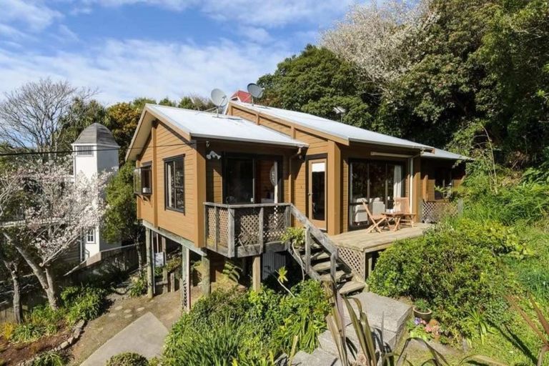 Photo of property in 35 Makara Road, Karori, Wellington, 6012