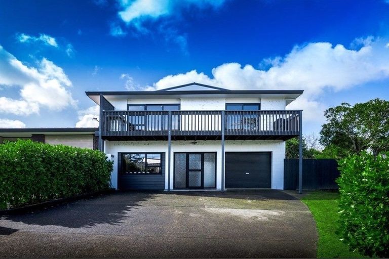 Photo of property in 2/46 James Evans Drive, Northcote, Auckland, 0627