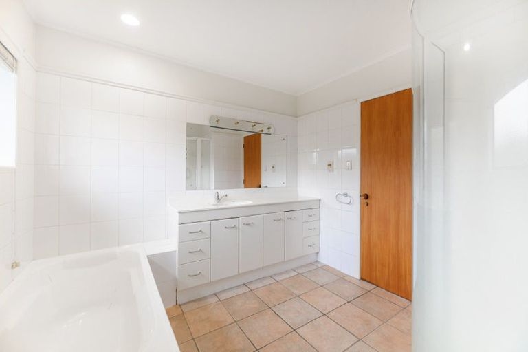 Photo of property in 9 White Heron Drive, Massey, Auckland, 0614