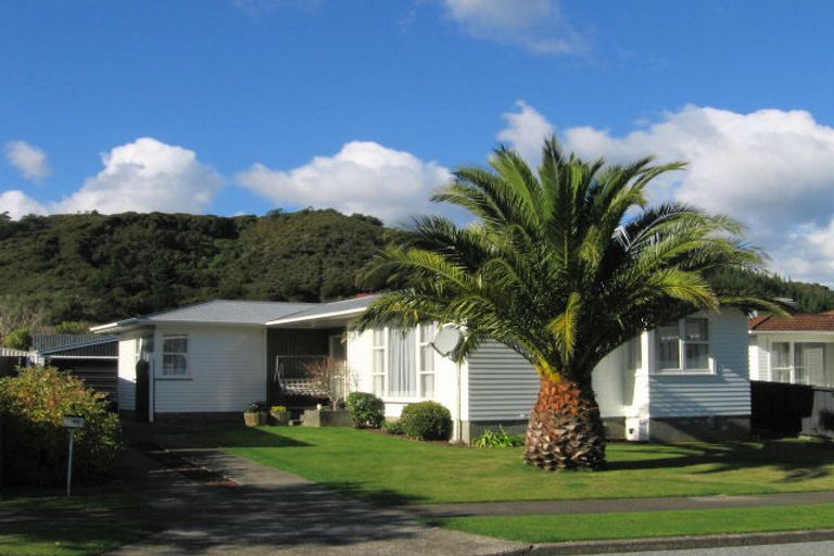 Photo of property in 46 Momona Street, Wainuiomata, Lower Hutt, 5014