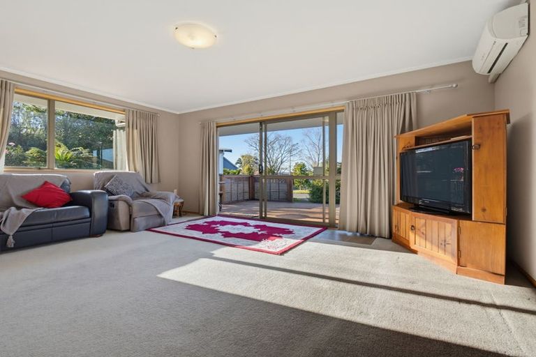 Photo of property in 10b Taurus Place, Kawaha Point, Rotorua, 3010