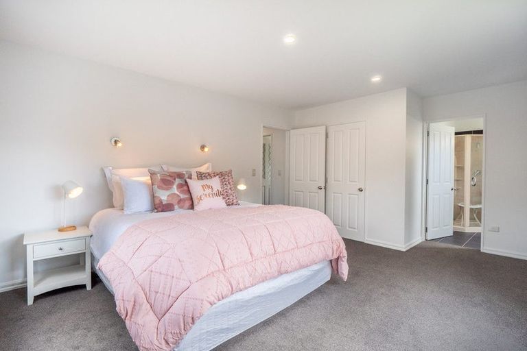 Photo of property in 44 Sylvan Street, Lake Hayes, Queenstown, 9304