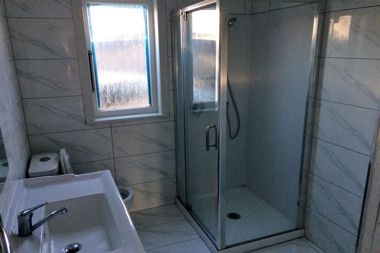 Photo of property in 60 Clayburn Road, Glen Eden, Auckland, 0602