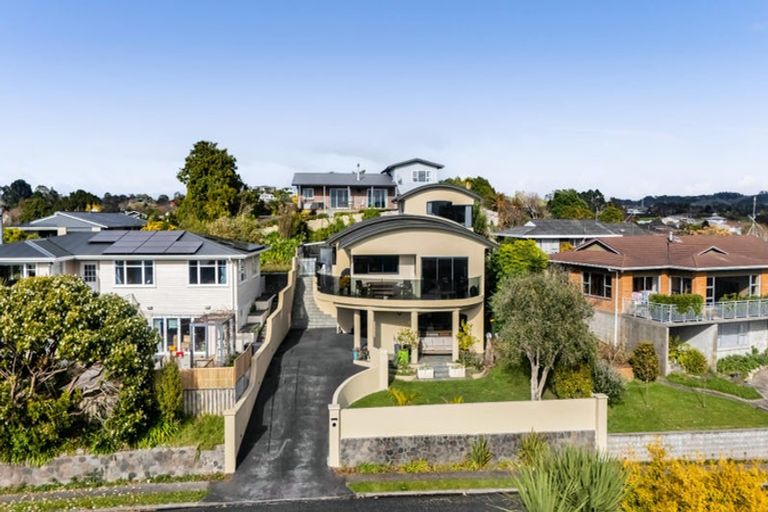 Photo of property in 3 Fairfax Terrace, Frankleigh Park, New Plymouth, 4310