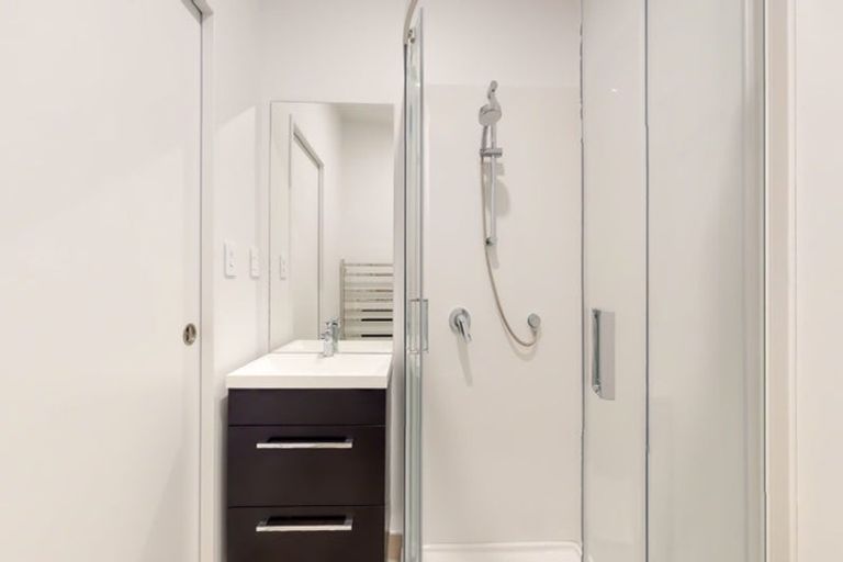 Photo of property in 12/62 Spenmoor Street, Newlands, Wellington, 6037