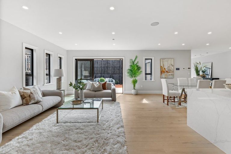 Photo of property in 7 Halcyon Bay Lane, Wainui, 0992