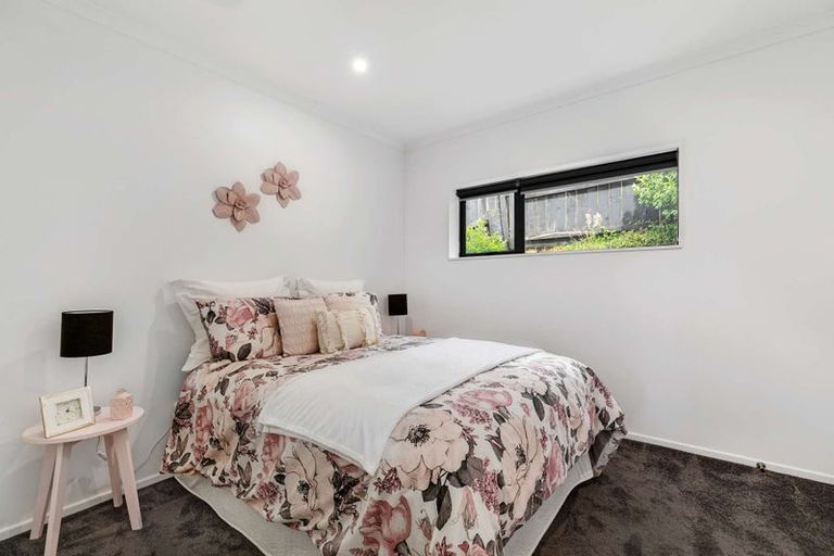 Photo of property in 12 San Casello Rise, Henderson, Auckland, 0612