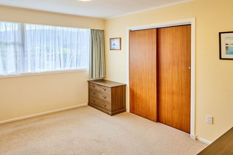 Photo of property in 21 Lupin Terrace, Tawa, Wellington, 5028