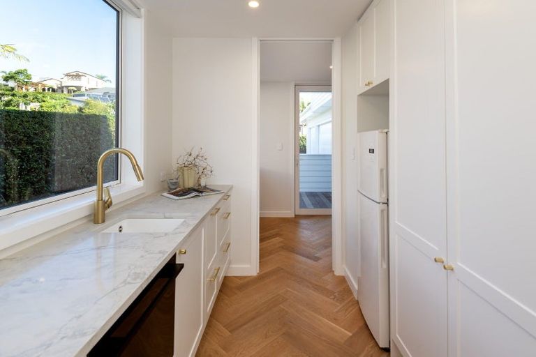 Photo of property in 15 Shelly Beach Parade, Cockle Bay, Auckland, 2014