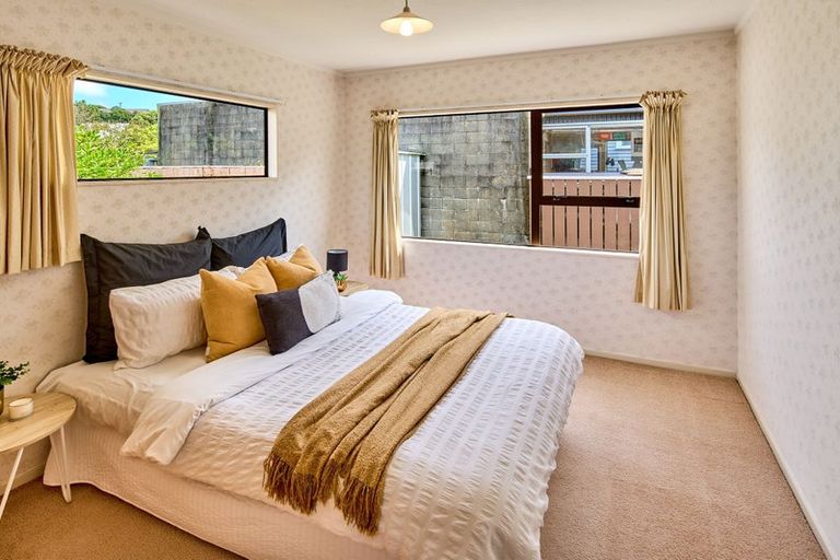 Photo of property in 219c Main Road, Tawa, Wellington, 5028