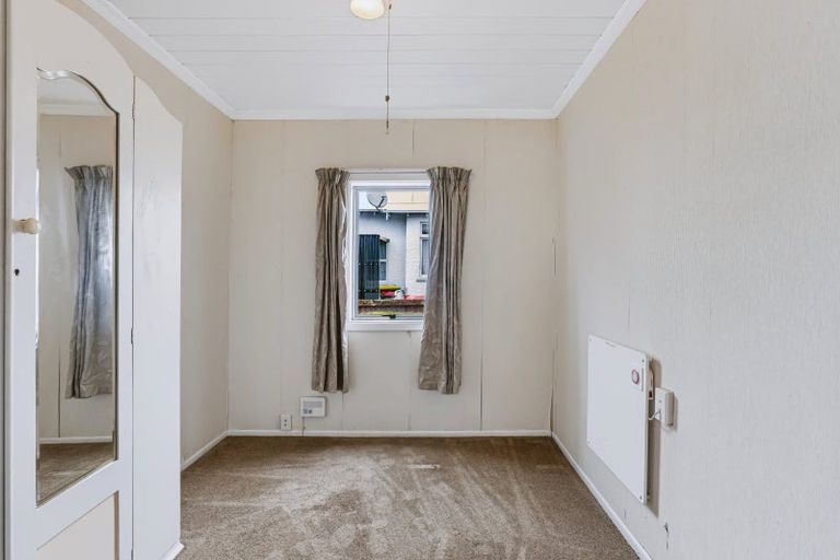 Photo of property in 12 Mills Street, Eltham, 4322