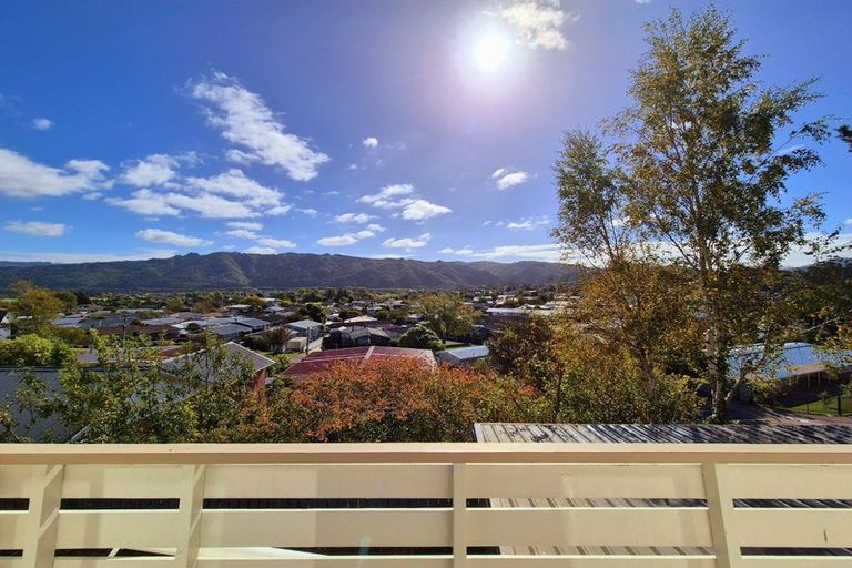 Photo of property in 22b Hillside Drive, Maoribank, Upper Hutt, 5018