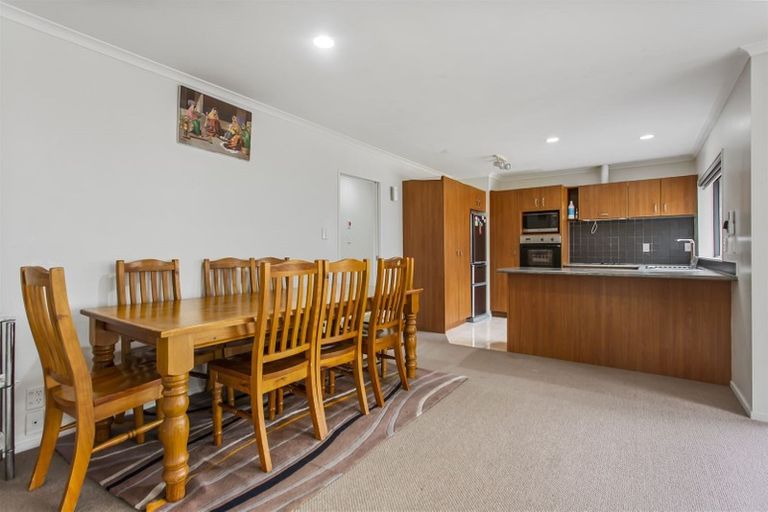 Photo of property in 52 Magic Way, Randwick Park, Auckland, 2105