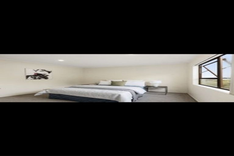 Photo of property in 1/807 East Coast Road, Northcross, Auckland, 0630