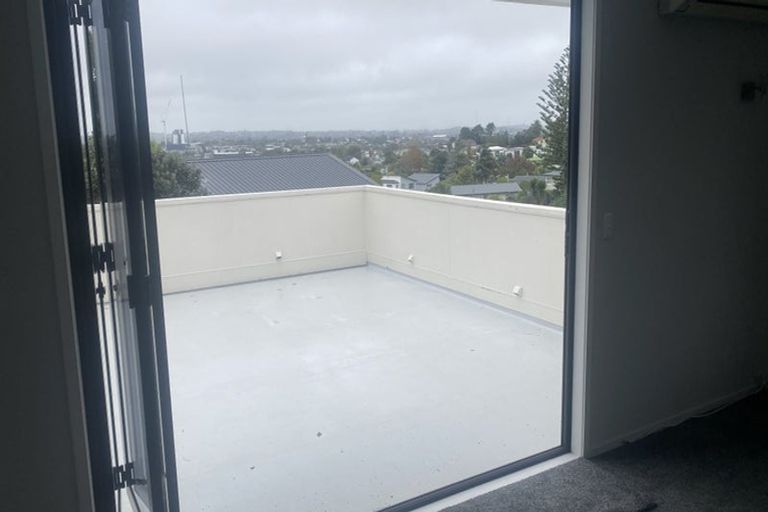 Photo of property in 41 Lavelle Road, Henderson, Auckland, 0612