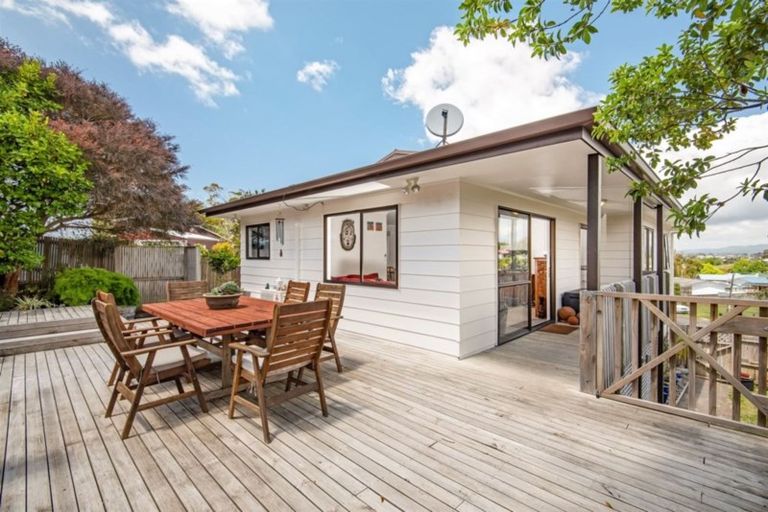 Photo of property in 4 Mona Vale, West Harbour, Auckland, 0618