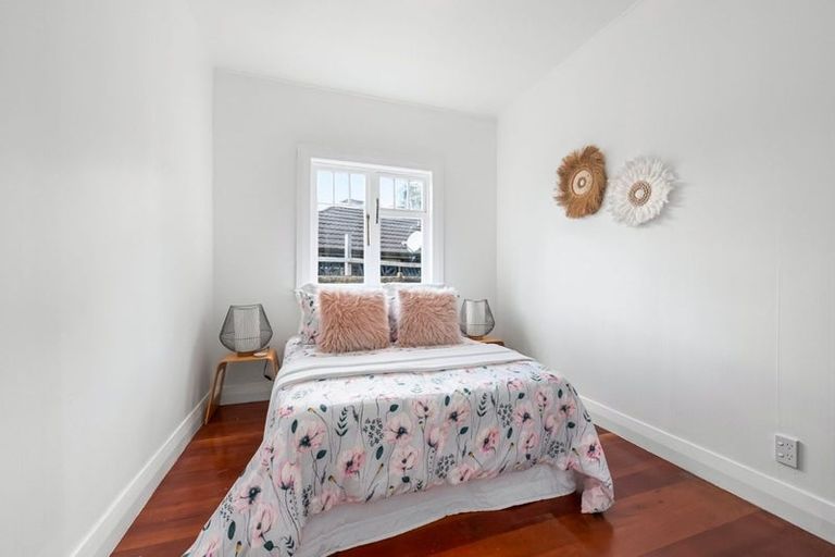 Photo of property in 1-2/6a Pohutukawa Street, Woburn, Lower Hutt, 5010