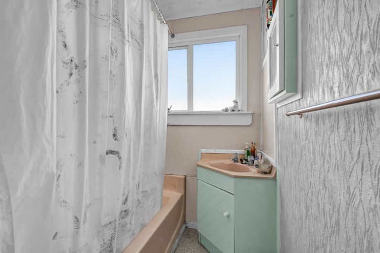 Photo of property in 139 Tasman Street, Opunake, 4616