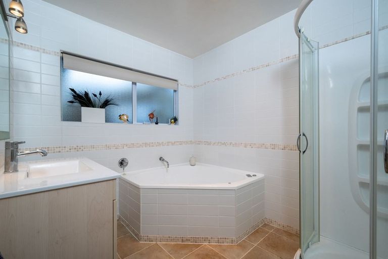 Photo of property in 39 Suncrest Drive, West Harbour, Auckland, 0618