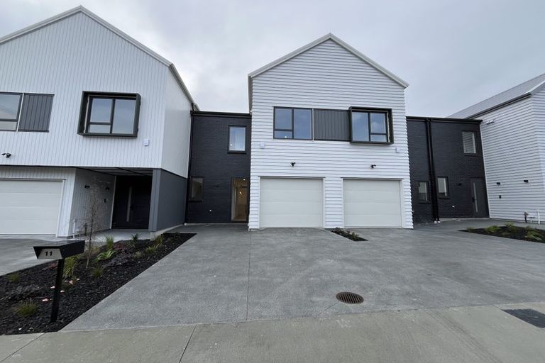Photo of property in 17 Puihi Crescent, Massey, 0614