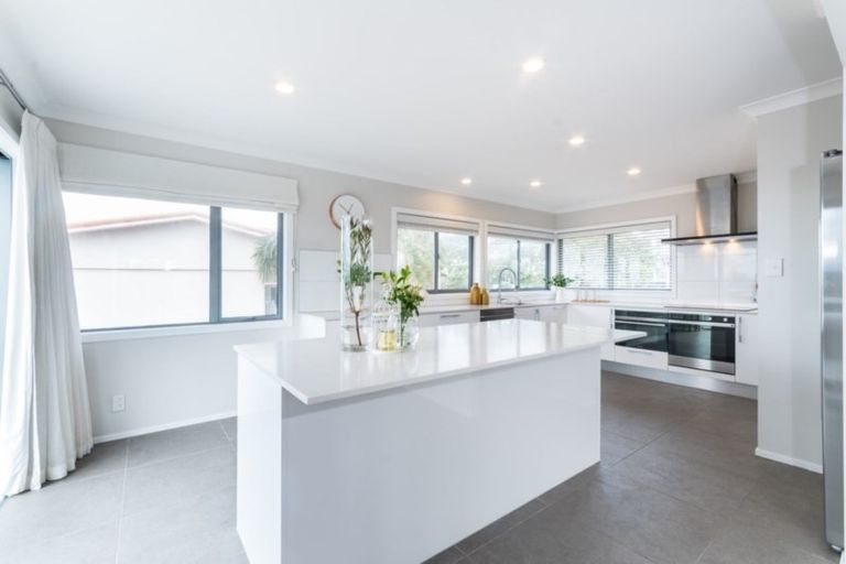 Photo of property in 2/2 Ocean View Road, Milford, Auckland, 0620