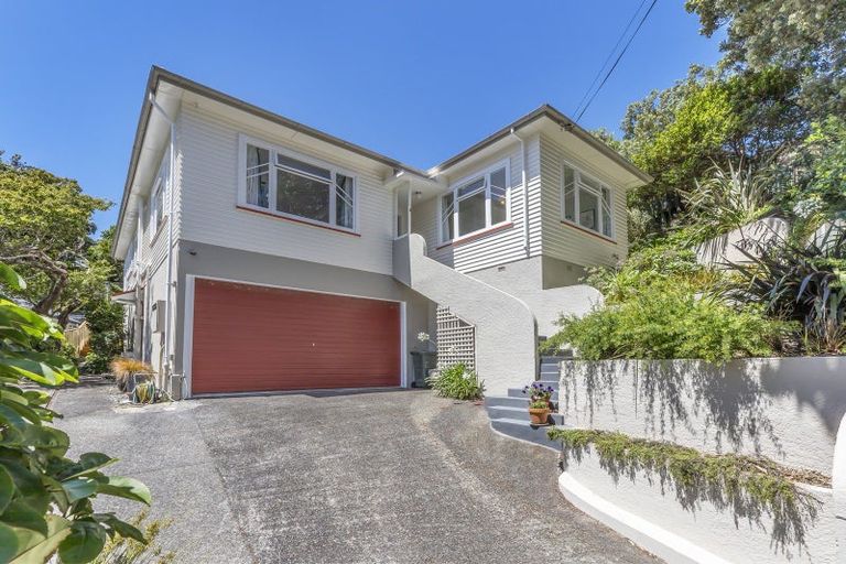 Photo of property in 9 Kellsmere Crescent, Island Bay, Wellington, 6023