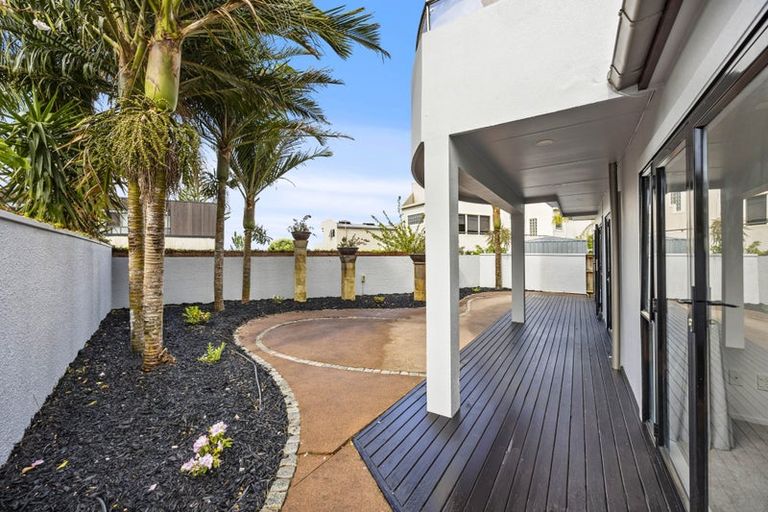 Photo of property in 2/4 Rogers Avenue, Eastern Beach, Auckland, 2012