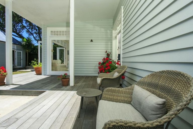 Photo of property in 21 Norwood Road, Bayswater, Auckland, 0622