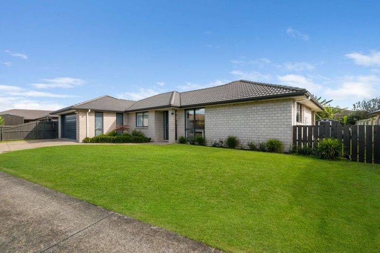 Photo of property in 44 Ripple Grove, Waiuku, 2123