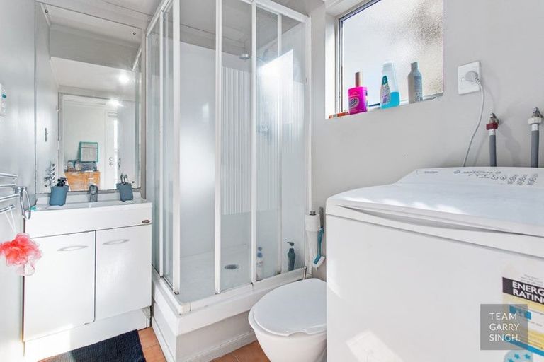 Photo of property in 2/41 Challen Close, Conifer Grove, Takanini, 2112