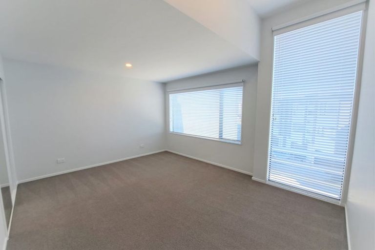 Photo of property in 24 Memorial Park Lane, Hobsonville, Auckland, 0618