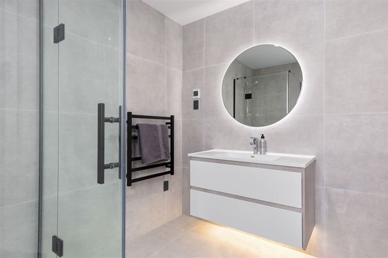 Photo of property in 11 Pohewa Road, Silverdale, 0932