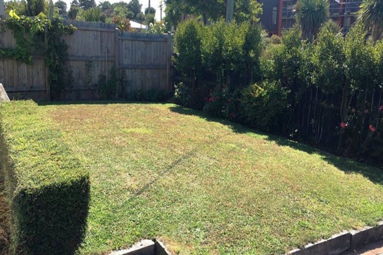 Photo of property in 74 Edward Avenue, Edgeware, Christchurch, 8013