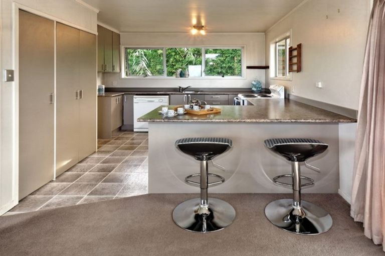 Photo of property in 2/55a West Lynn Road, Titirangi, Auckland, 0604