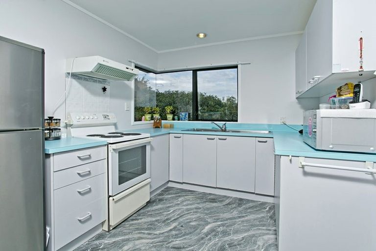 Photo of property in 2/12 Heathglen Place, Bayview, Auckland, 0629