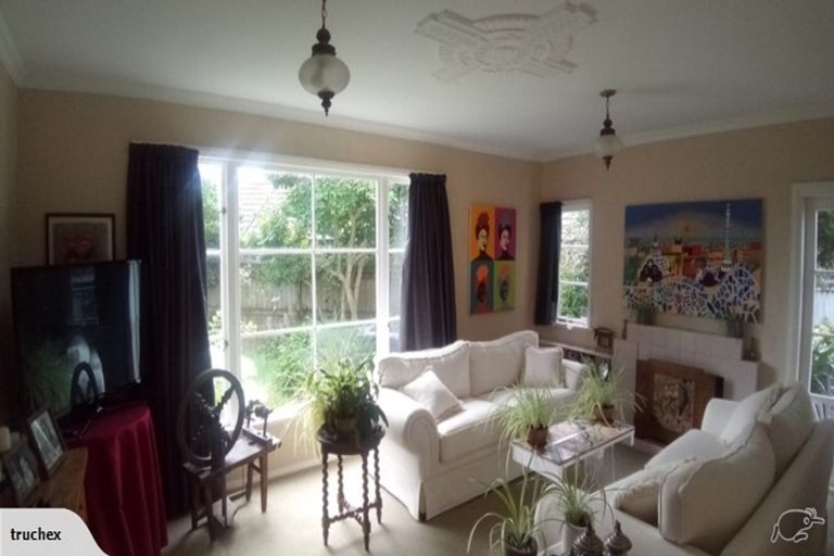 Photo of property in 6 Montgomery Terrace, Hokowhitu, Palmerston North, 4410