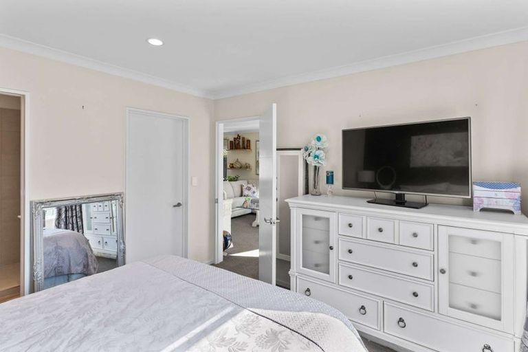 Photo of property in 17 Pounamu Place, Pegasus, 7612