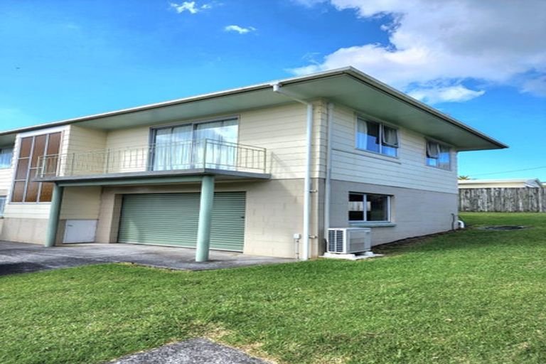Photo of property in 2/35 Paramu Avenue, Birkdale, Auckland, 0626