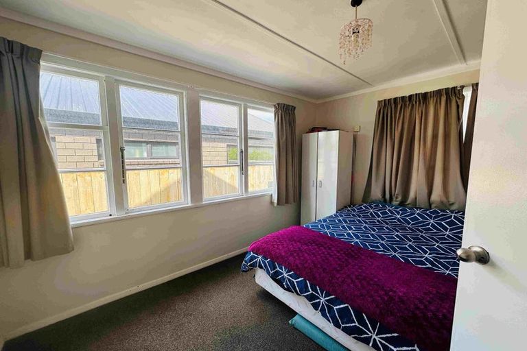 Photo of property in 2 Churton Crescent, Taita, Lower Hutt, 5011