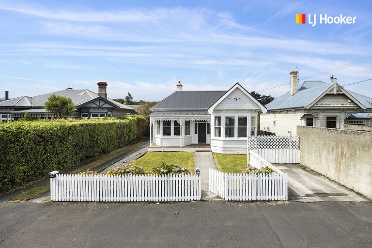 Photo of property in 23 Royal Crescent, Saint Kilda, Dunedin, 9012