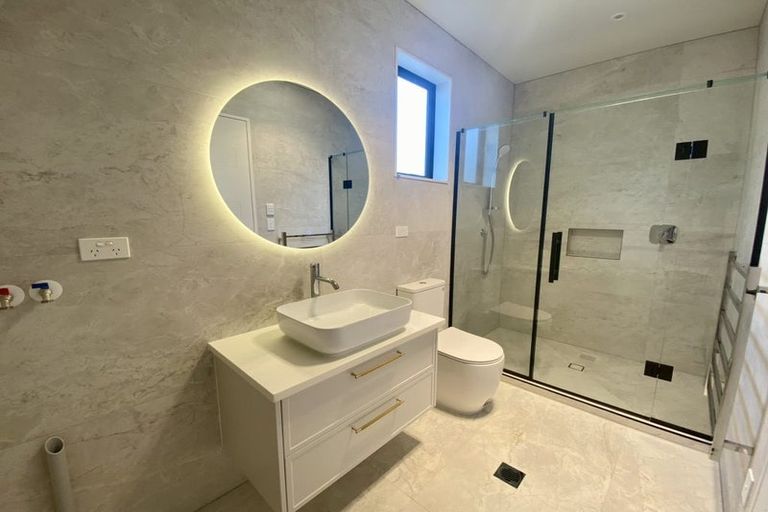 Photo of property in 2 Puihi Crescent, Massey, 0614