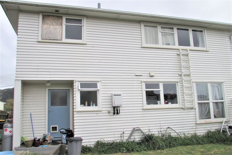 Photo of property in 40-42 Bell Street, Tawa, Wellington, 5028