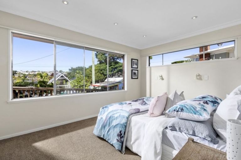 Photo of property in 4 Sudan Avenue, Milford, Auckland, 0620
