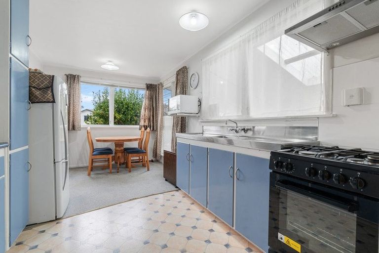 Photo of property in 4 Clendon Place, Manurewa, Auckland, 2102