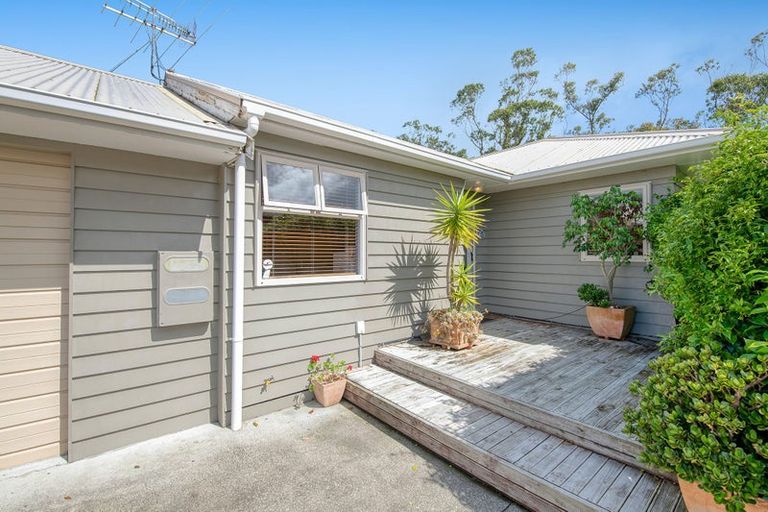 Photo of property in 19a Parakai Avenue, Parakai, 0830