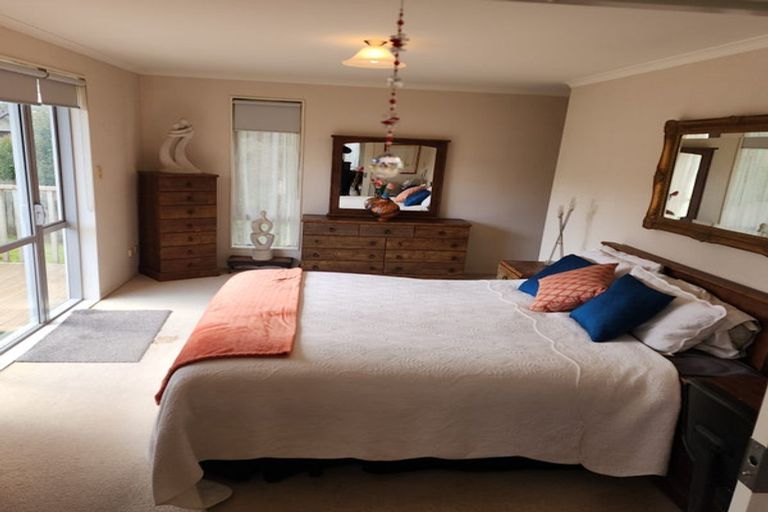 Photo of property in 37 Bradnor Meadows Drive, Swanson, Auckland, 0612