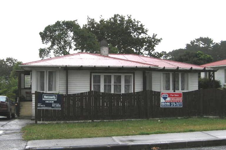 Photo of property in 83 Farquhar Road, Glendene, Auckland, 0602