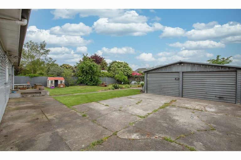 Photo of property in 54 Farquhars Road, Redwood, Christchurch, 8051
